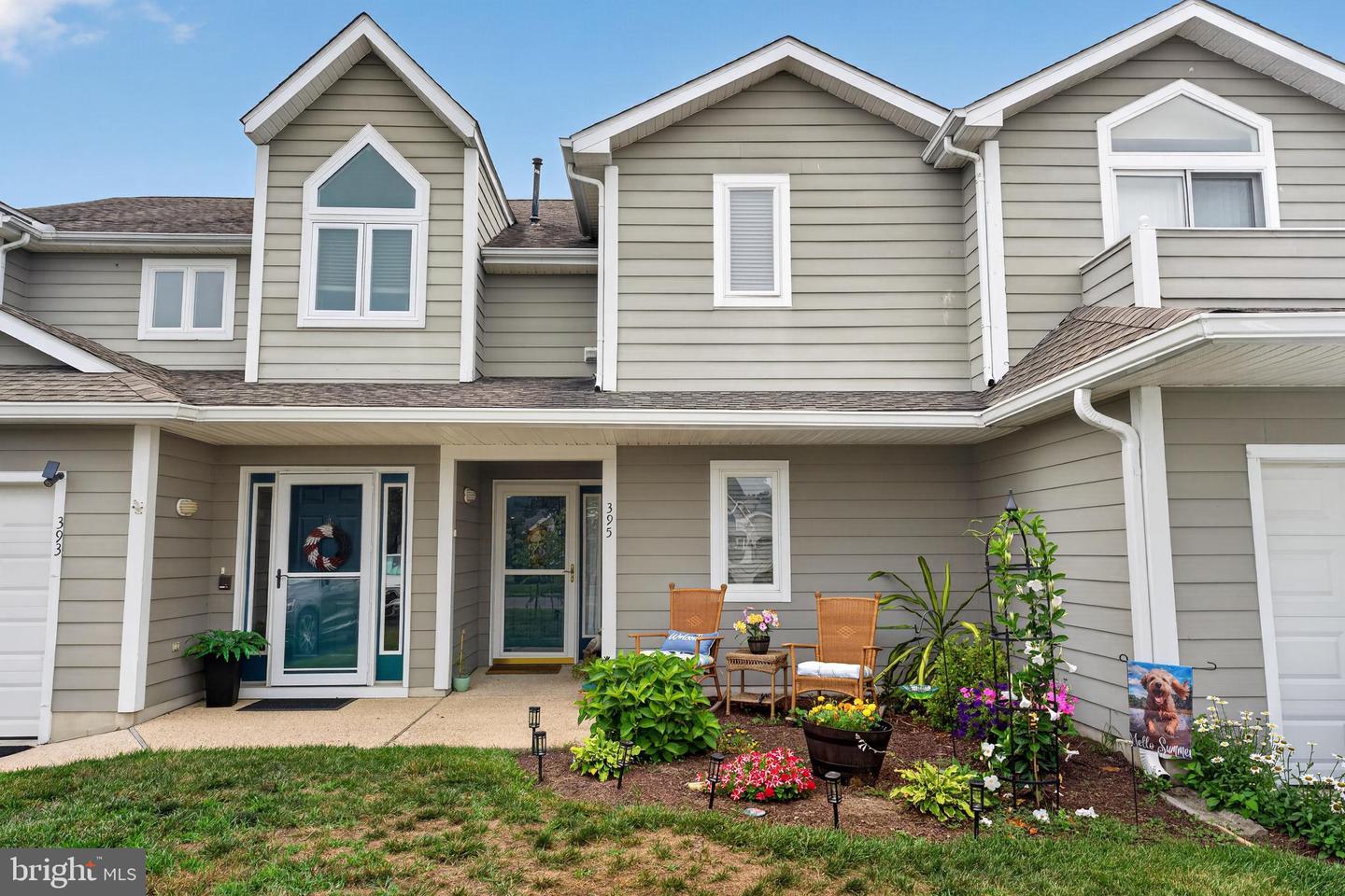 395 Lakeside Dr — photo