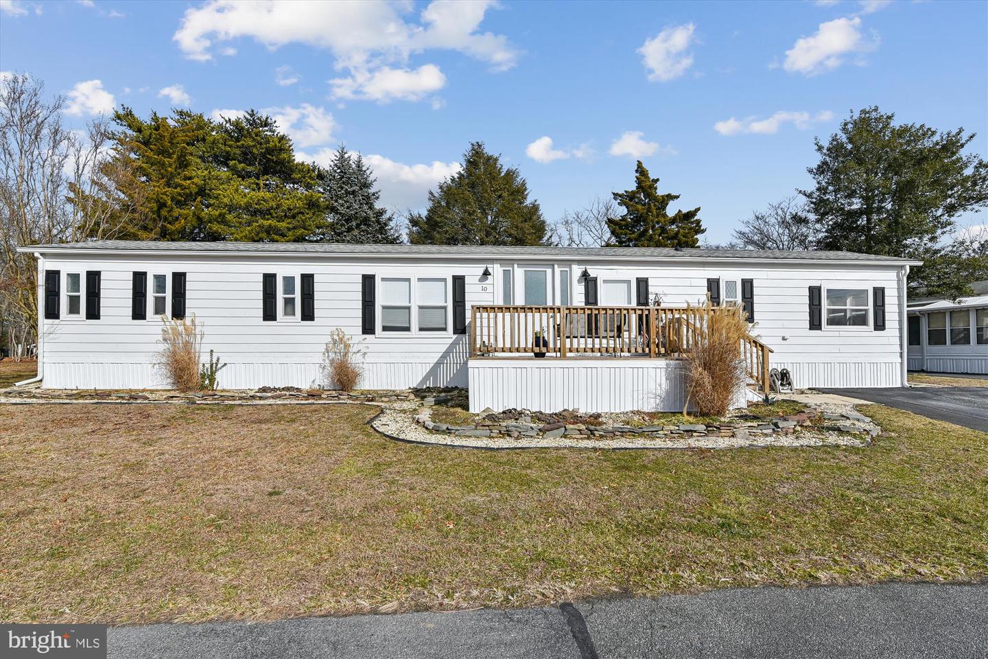 10 Carriage Ln — photo