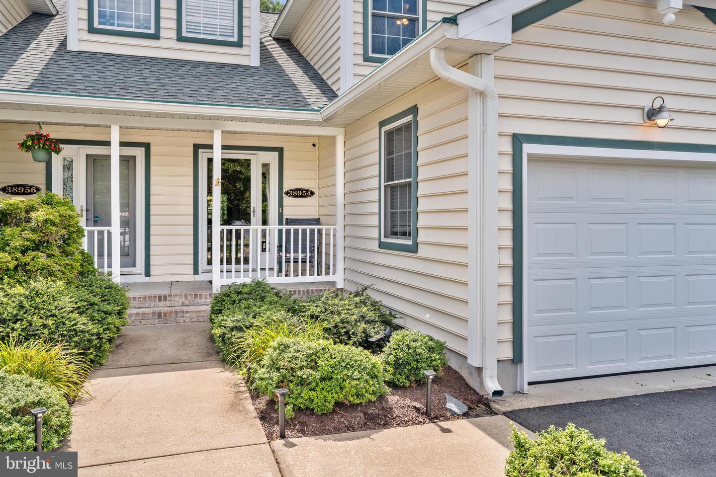 38954 Pond View Ct — photo