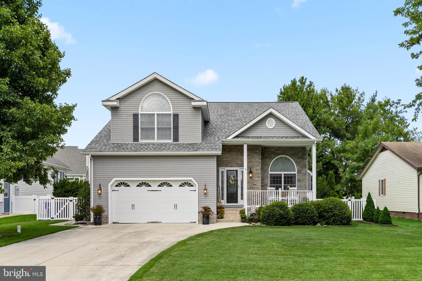 781 Hickman Dr — photo