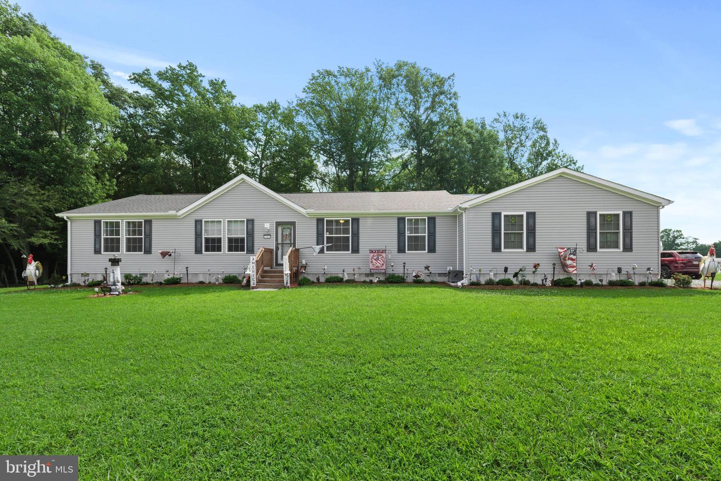 21933 Conrail Rd — photo