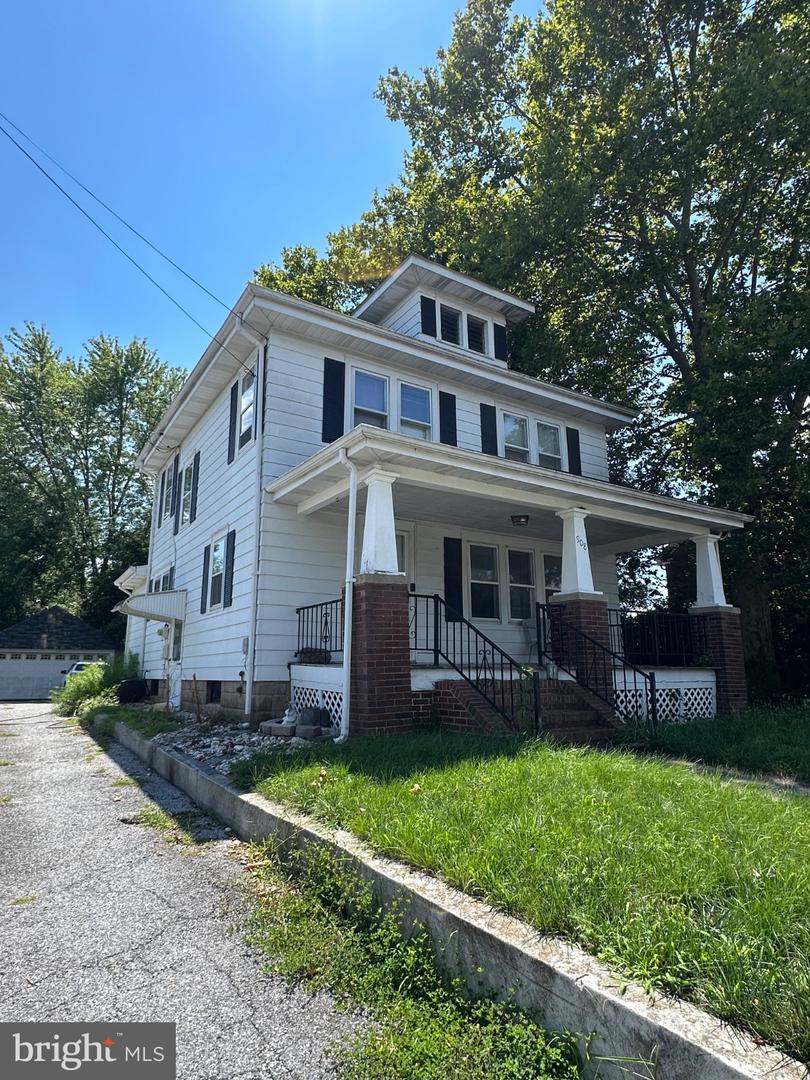 908 SE Front St — photo