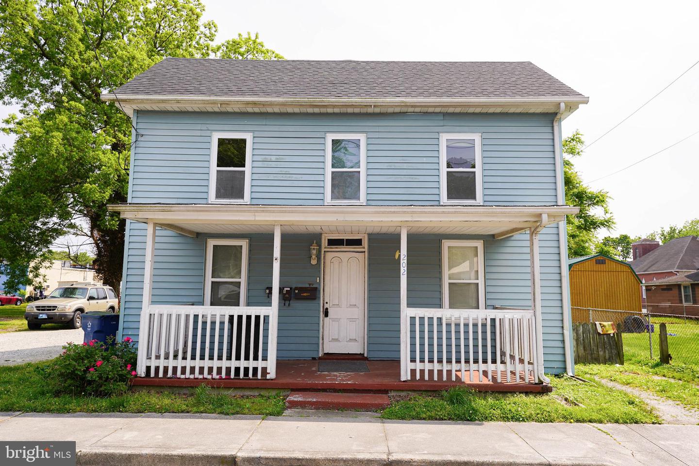 202 E Grove St #a — photo