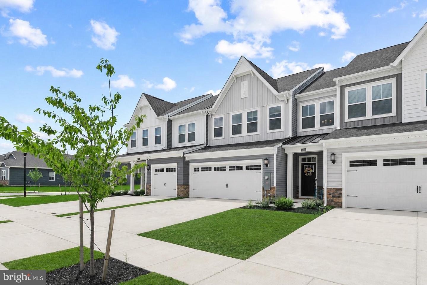 24733 Ridgeville Way — photo
