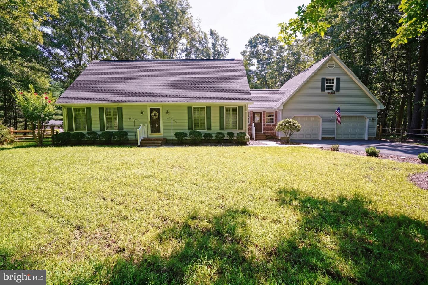101 Oak Ln — photo