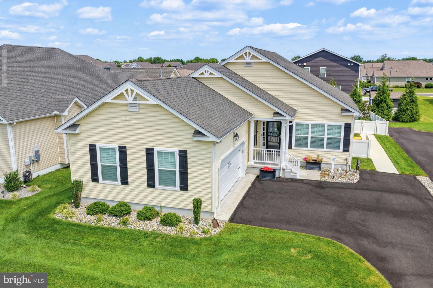 18 Backwater Ct — photo