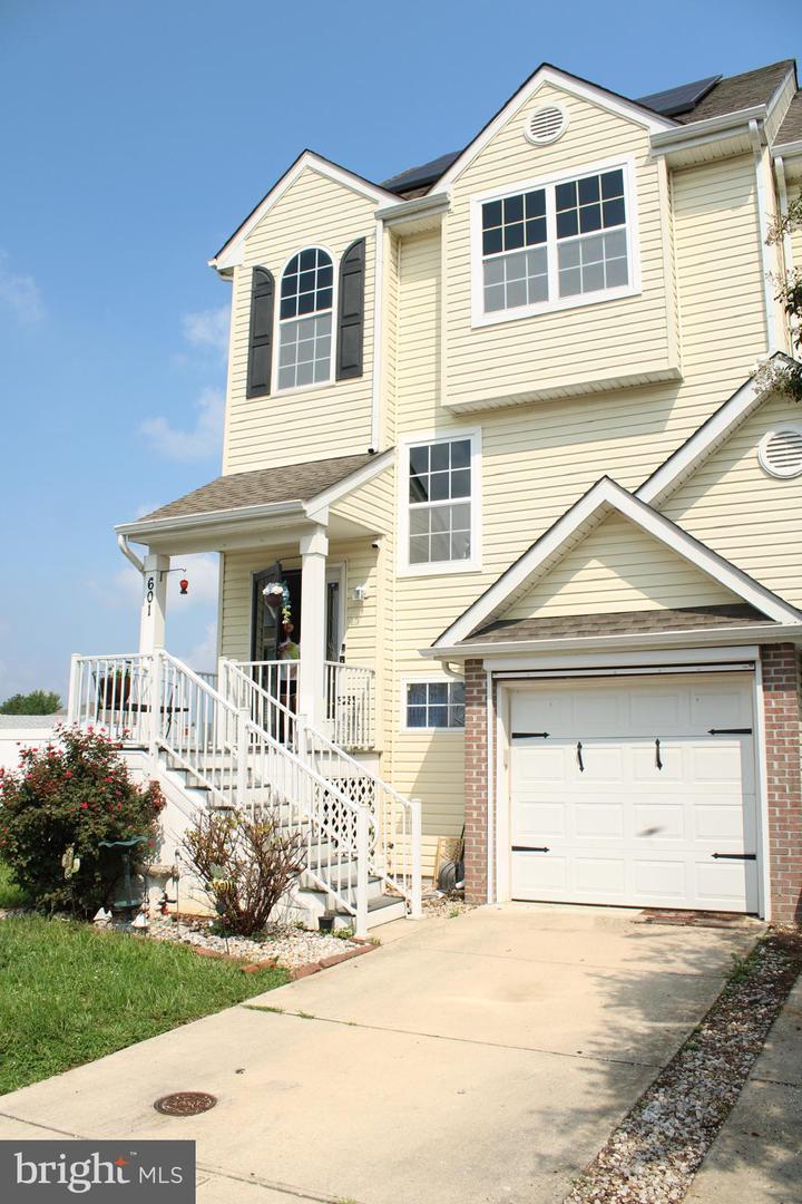 601 Rosemary Dr — photo