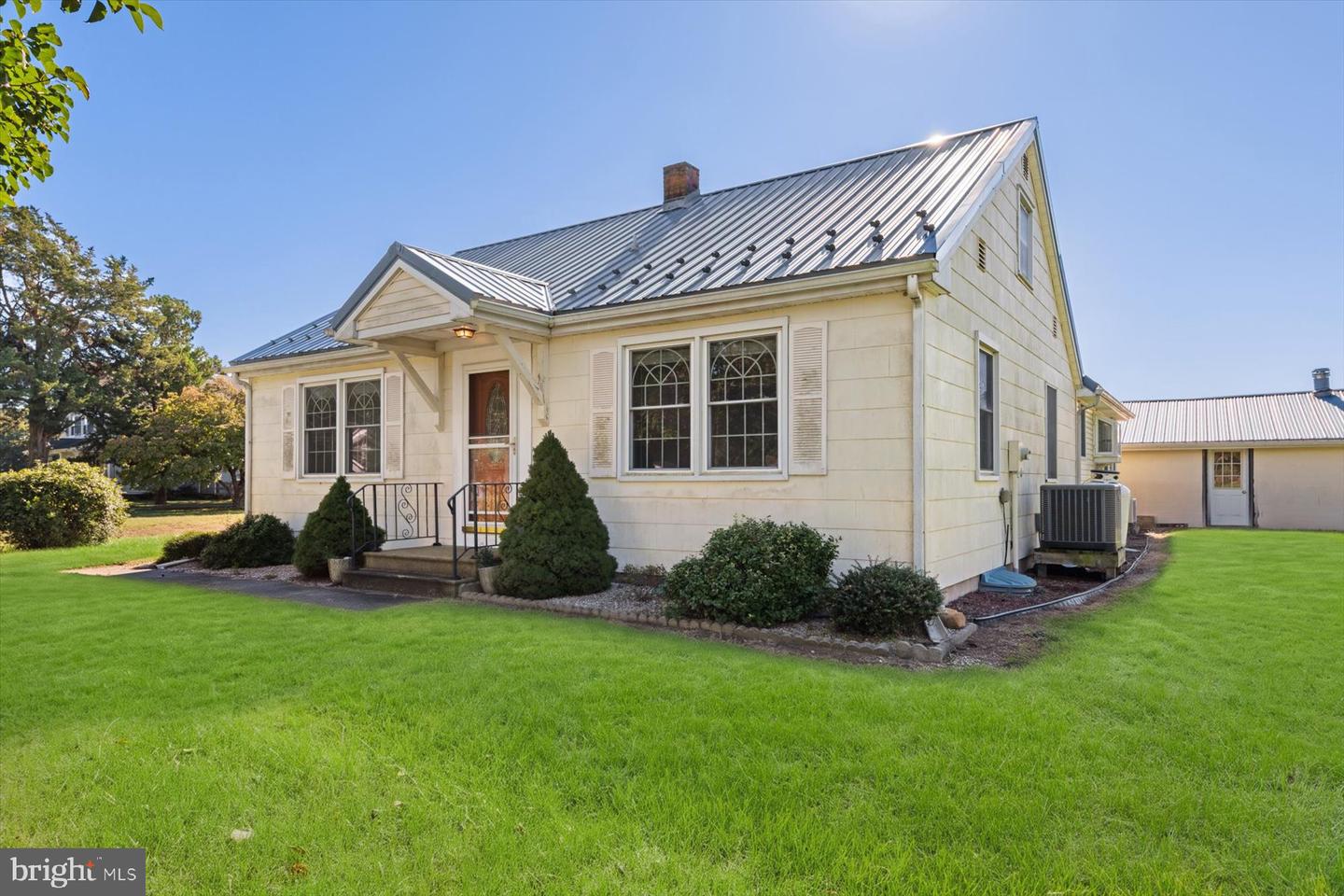 20158 Cedar Beach Rd — photo
