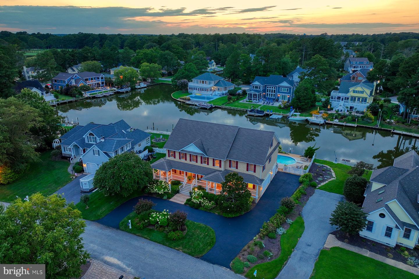 142 Torquay Ct — photo