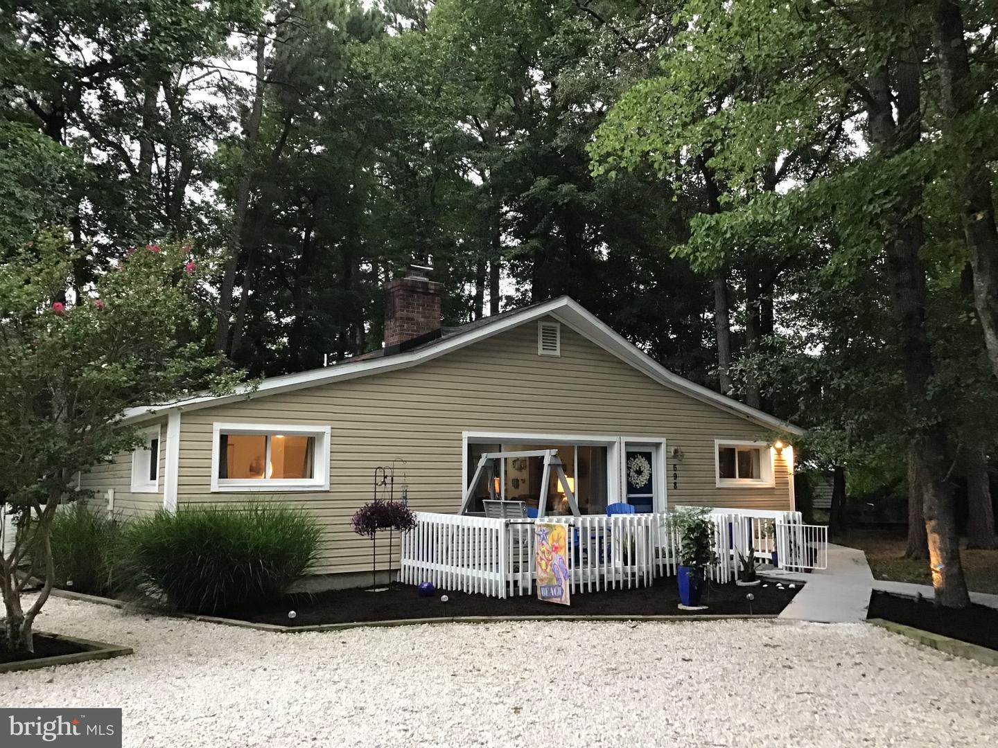 698 Collins Ct — photo