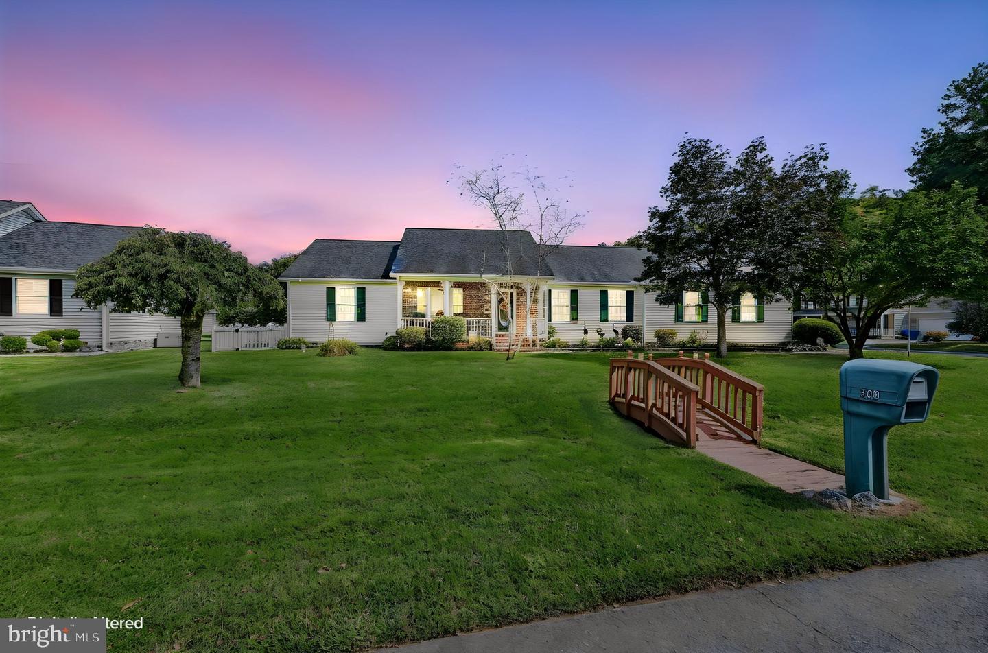 300 Pintail Dr — photo