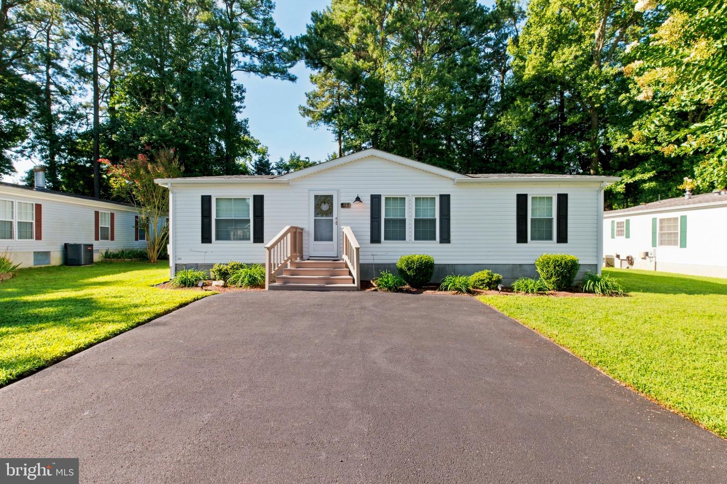 27 White Pine Dr — photo