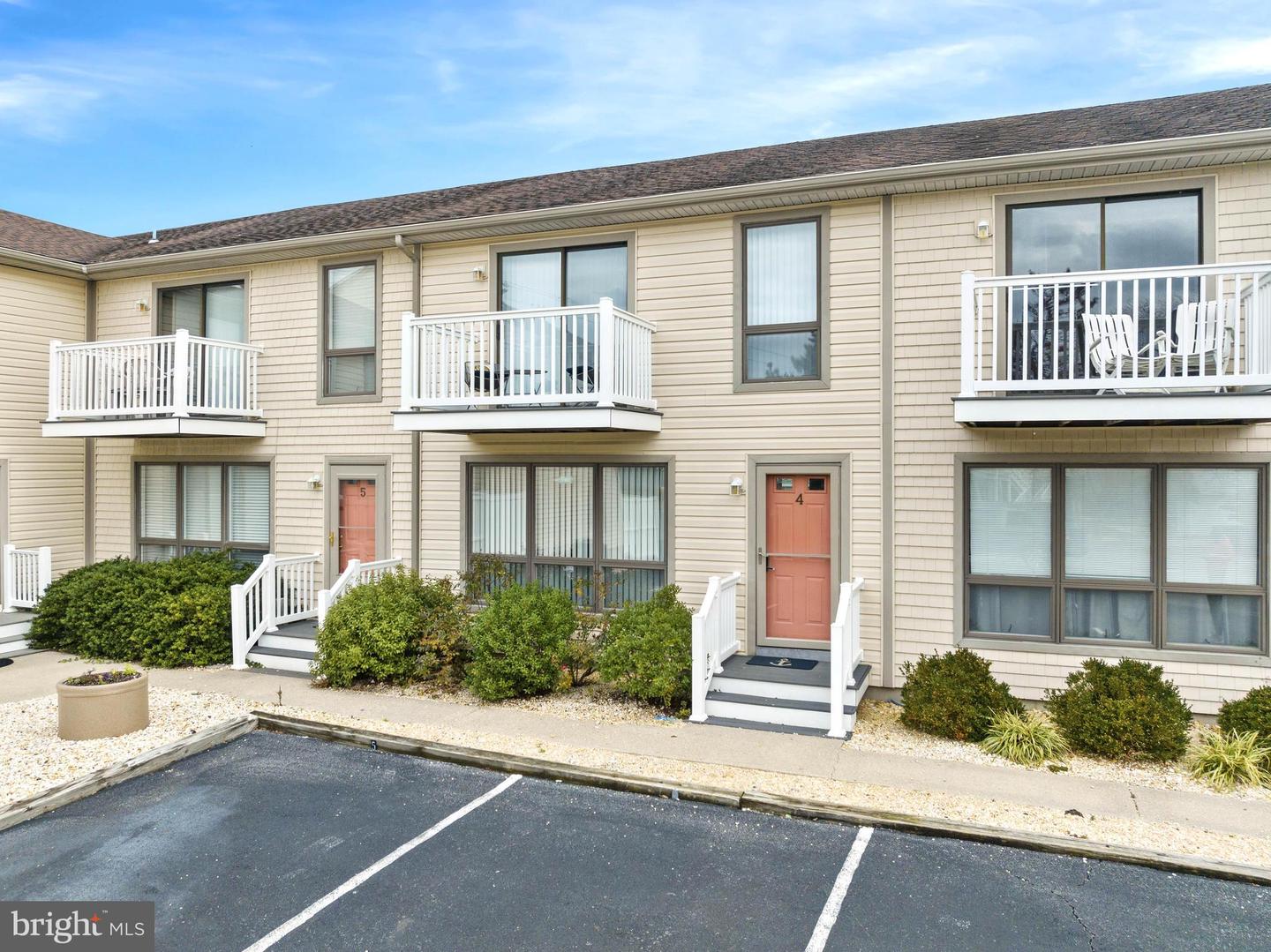 215 Cedar St #4 — photo