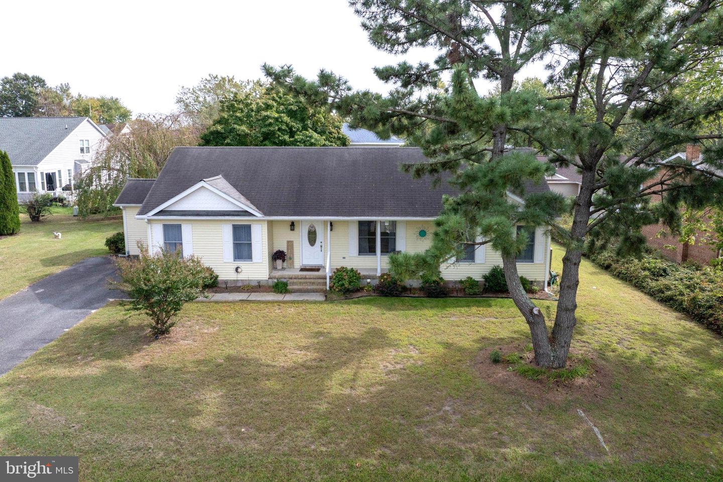 736 Hickman Dr — photo