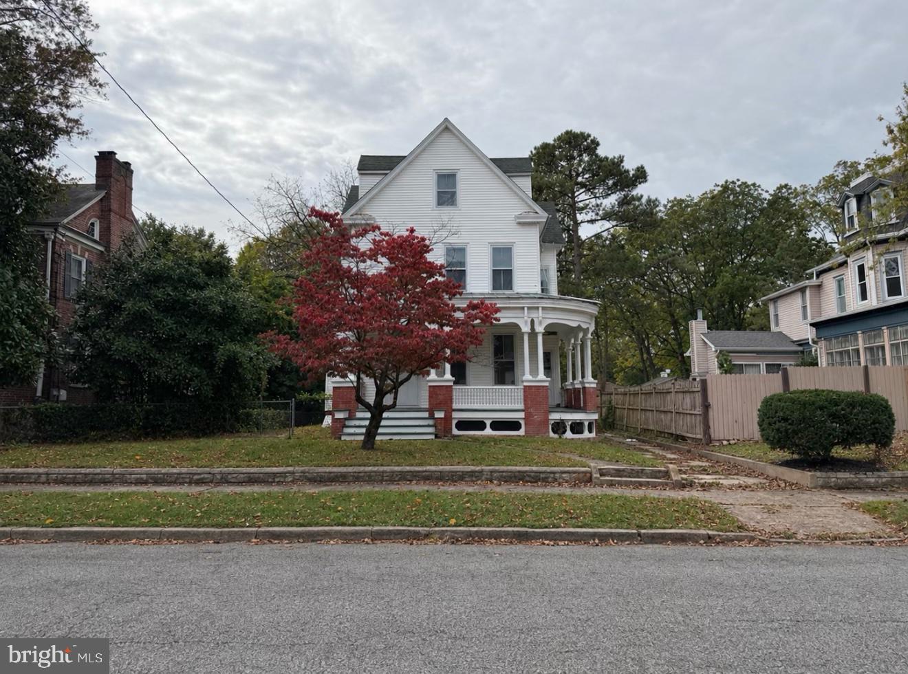 208 S Walnut St — photo