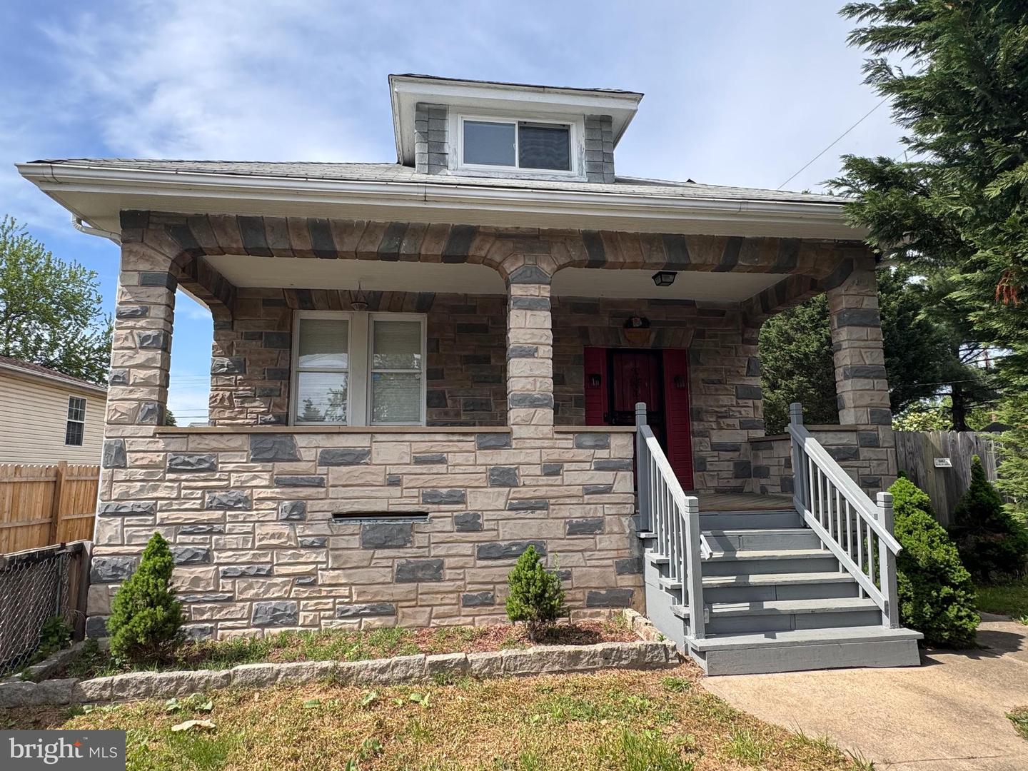 222 Townsend Ave — photo