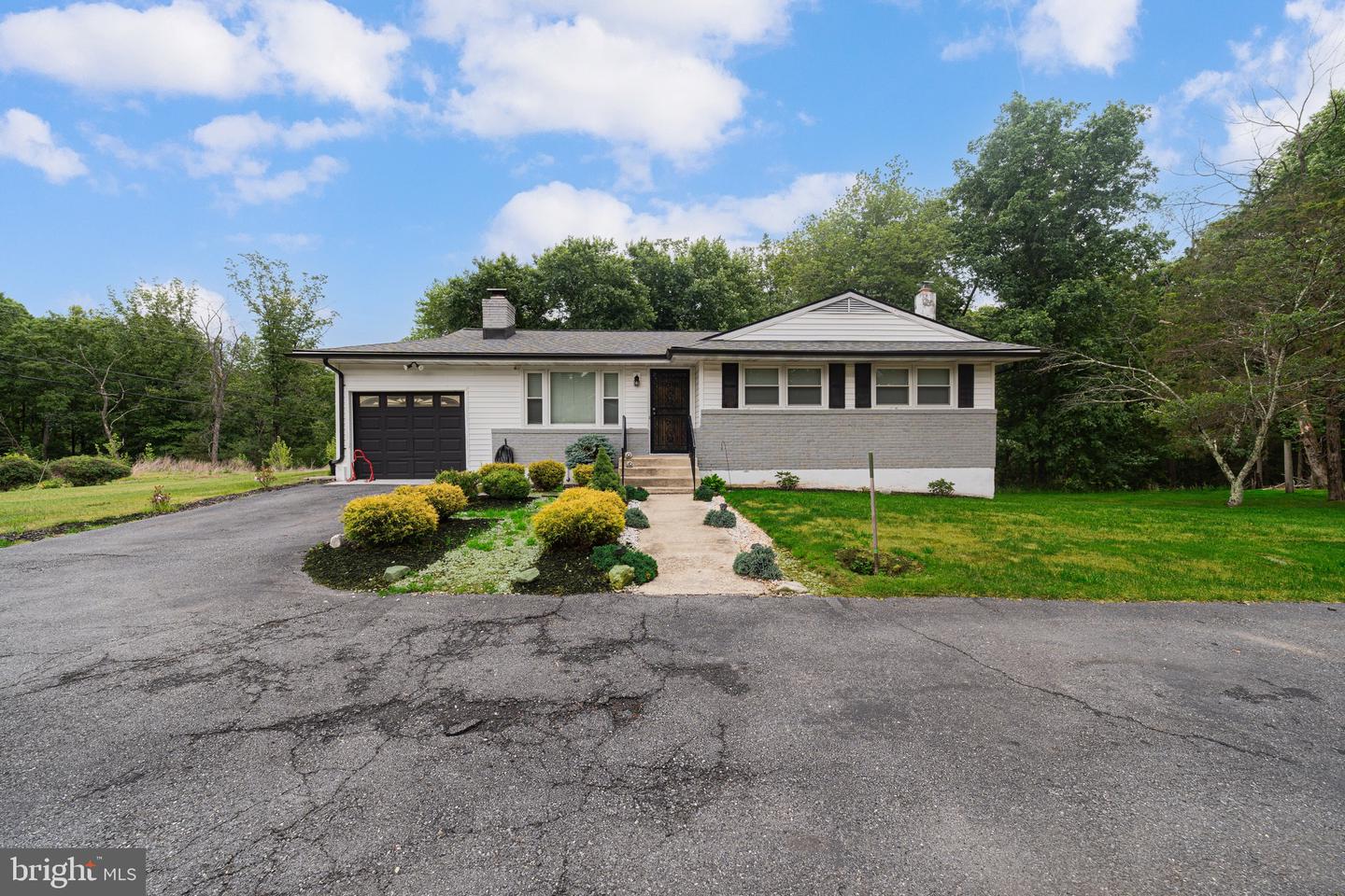 649 Coleman Ln — photo