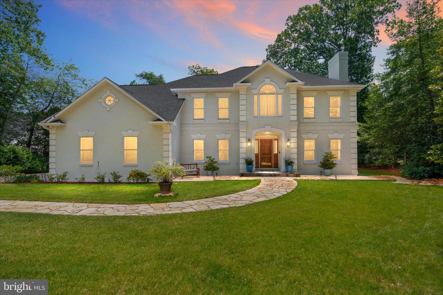 978 Stonington Dr — photo