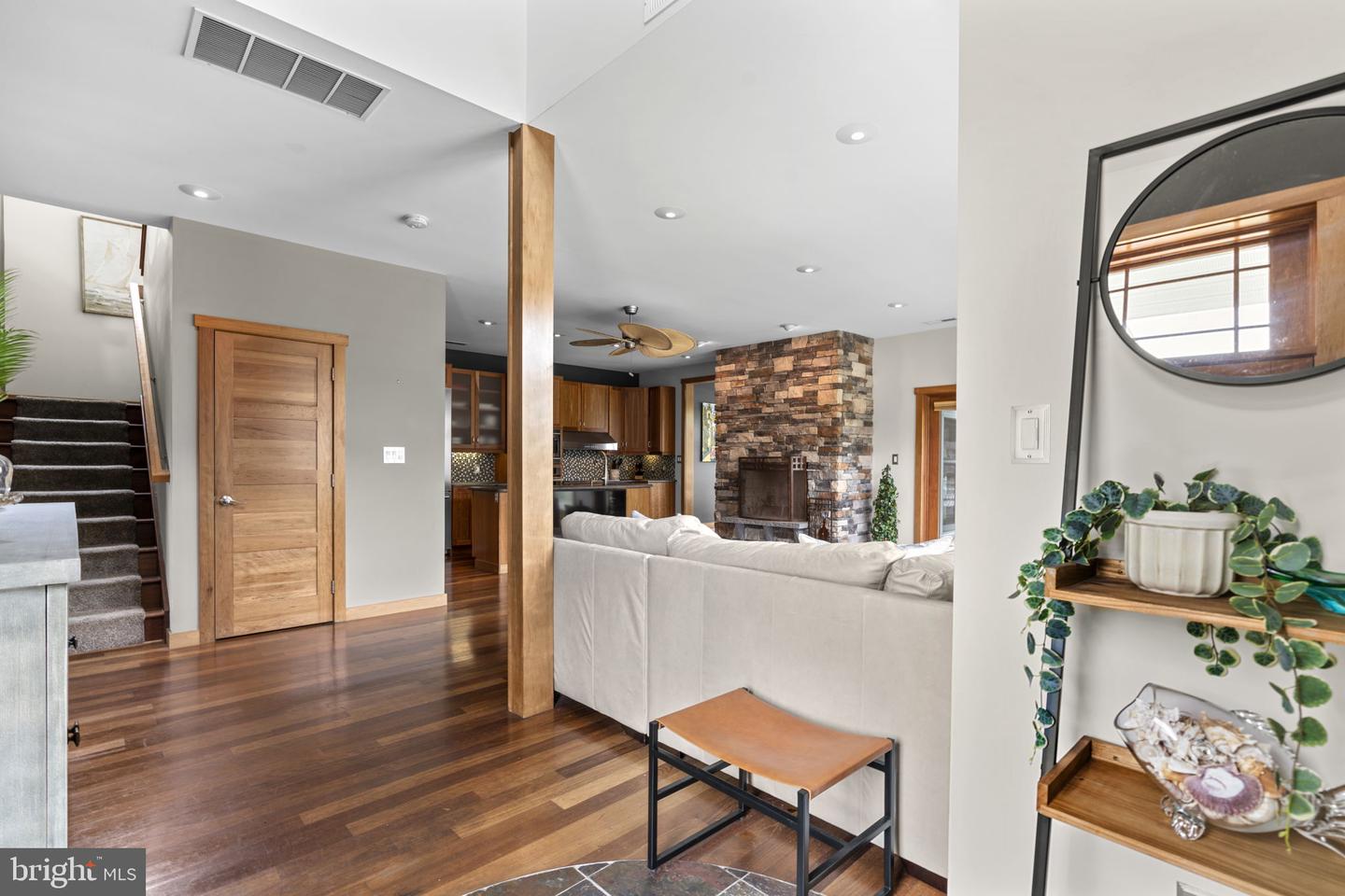 993 Round Bay Rd — photo