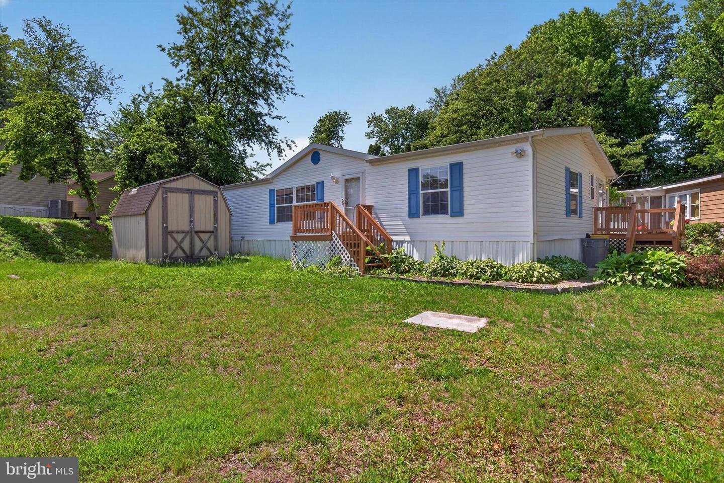 271 Janet Ct — photo