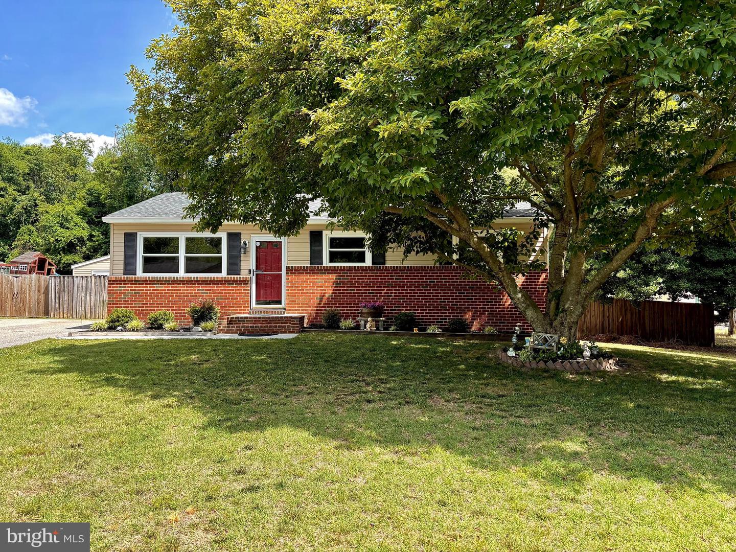 464 Martin Dr — photo