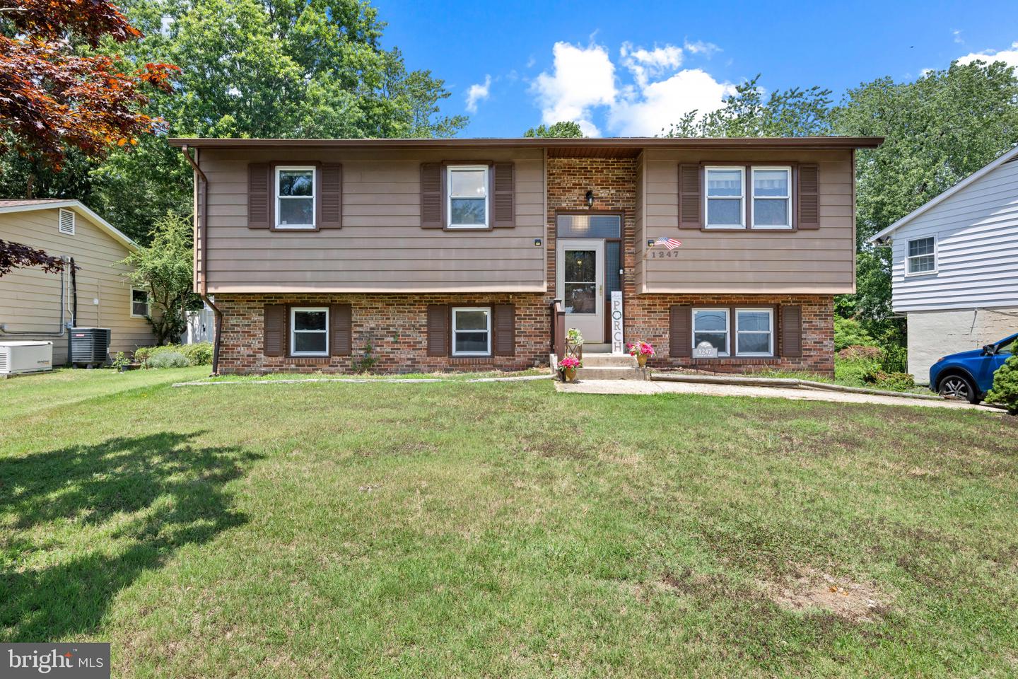 1247 River Bay Rd — photo