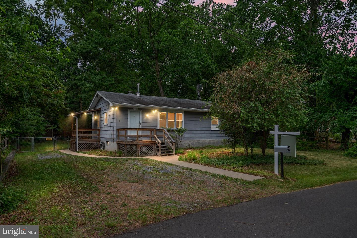 410 Walnut Dr — photo