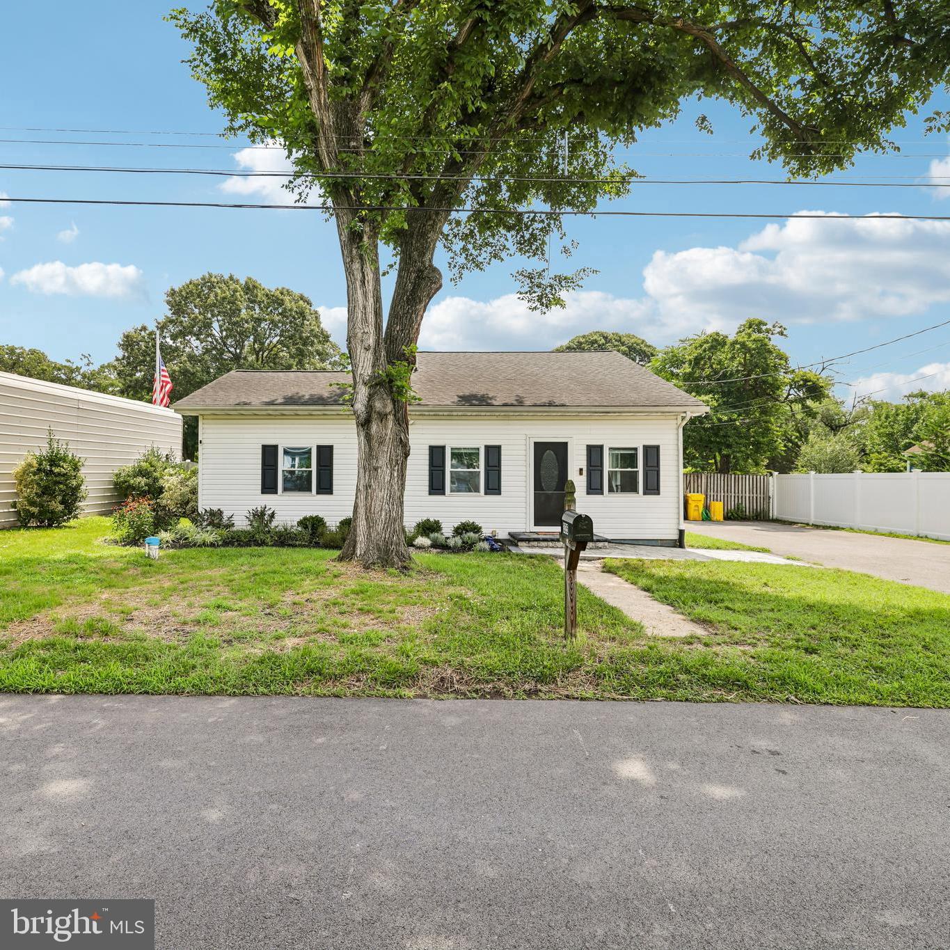 335 Beach Ave — photo