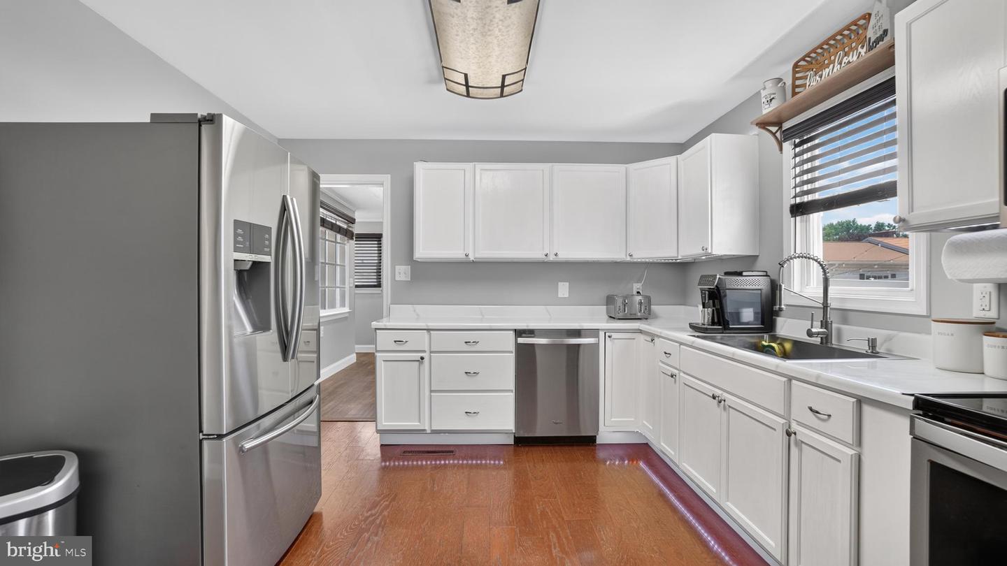 102 Sycamore Road, Baltimore, MD 21226 — photo 2