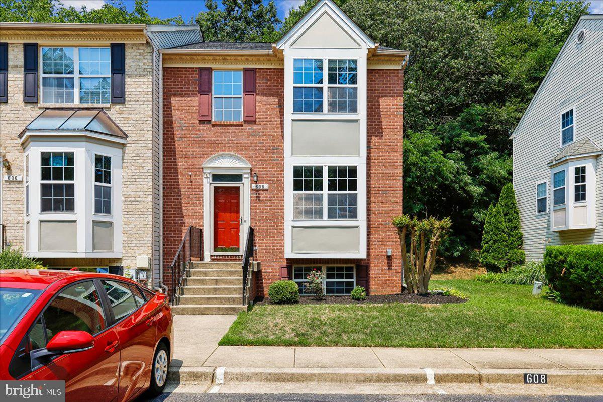 608 Talon Ct — photo