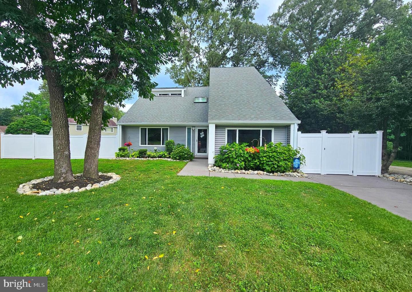 103 Evon Ct — photo