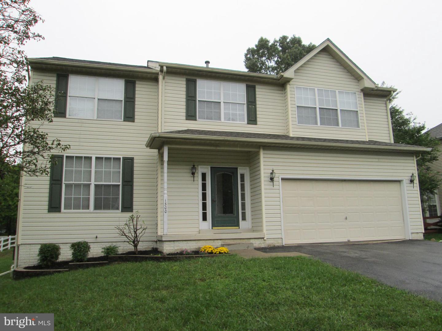 1300 Treasure Dr. — photo