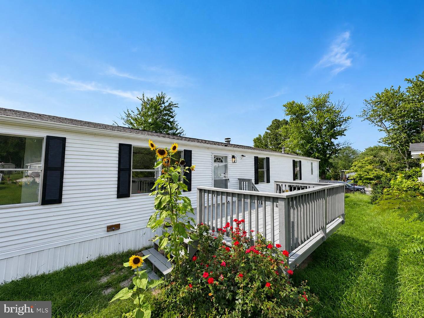 114 Berts Dr — photo