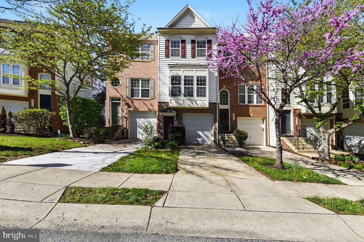8016 Pennington Dr — photo