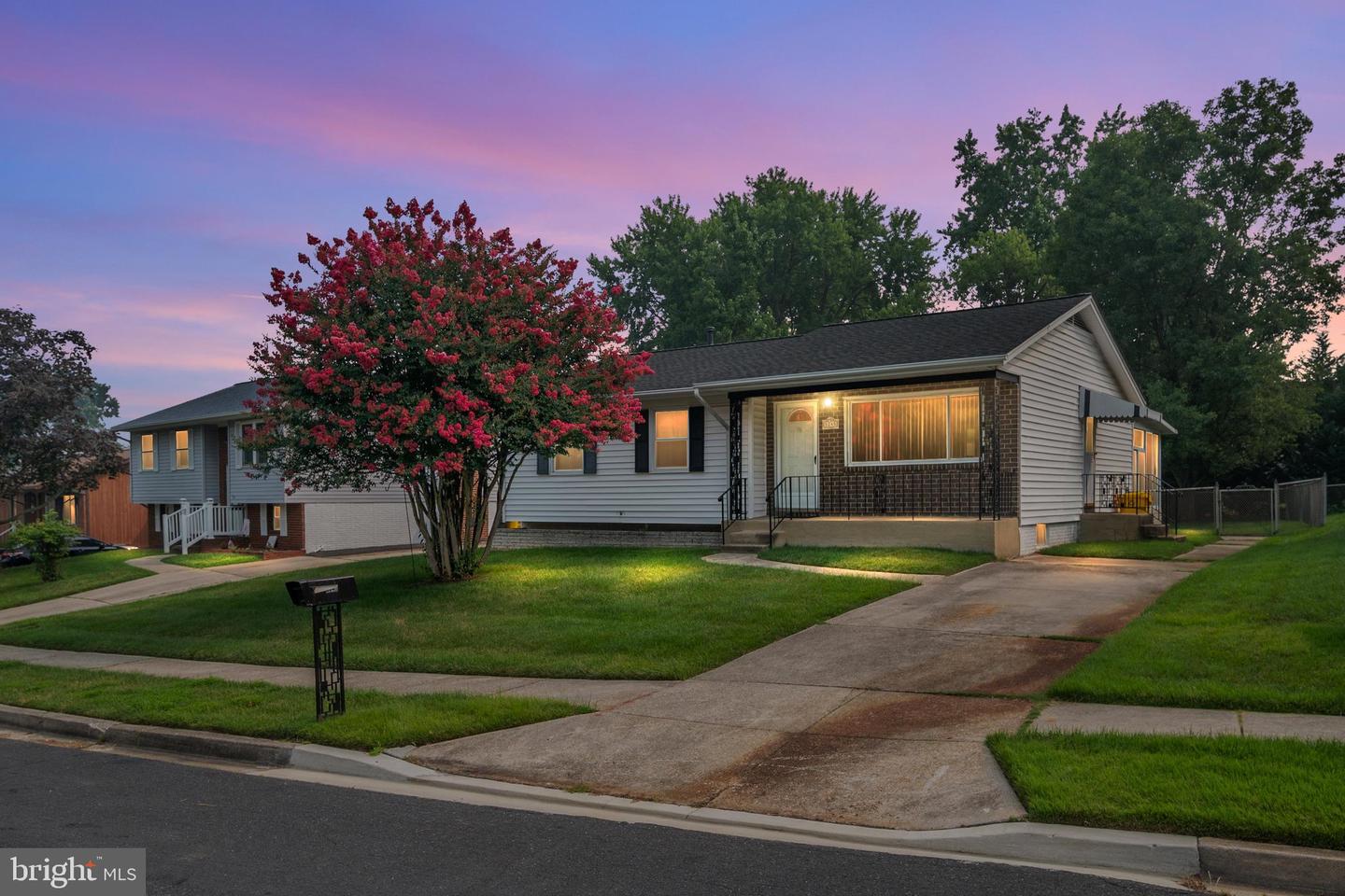 8245 Victoria Rd — photo
