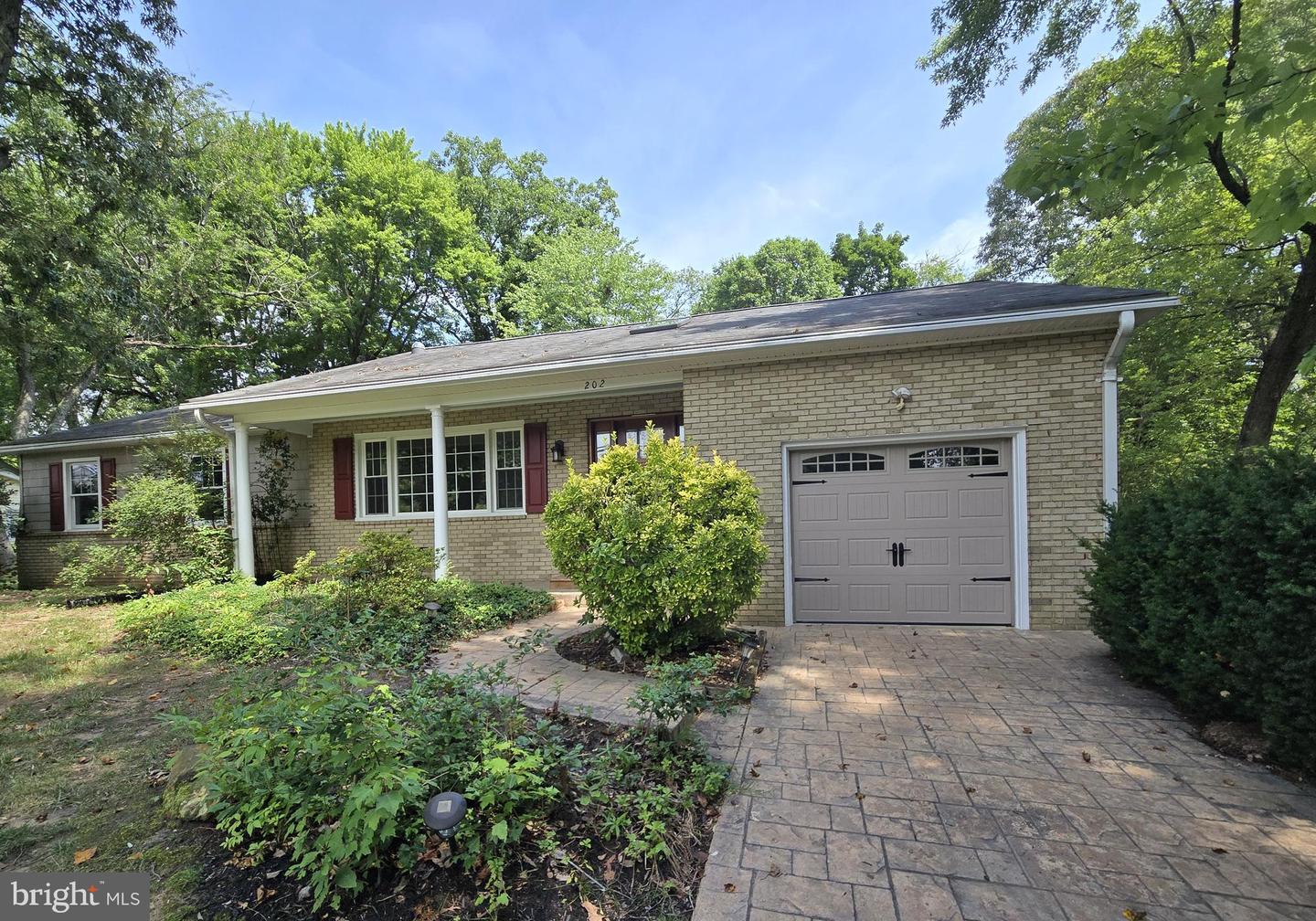 202 Cypress Creek Rd — photo
