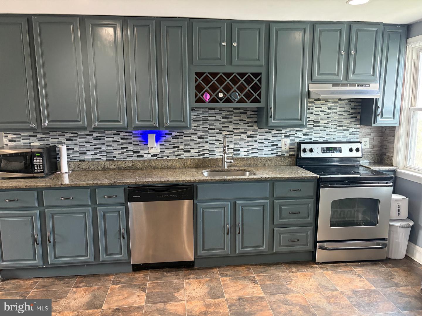 240 W Edgevale Rd — photo