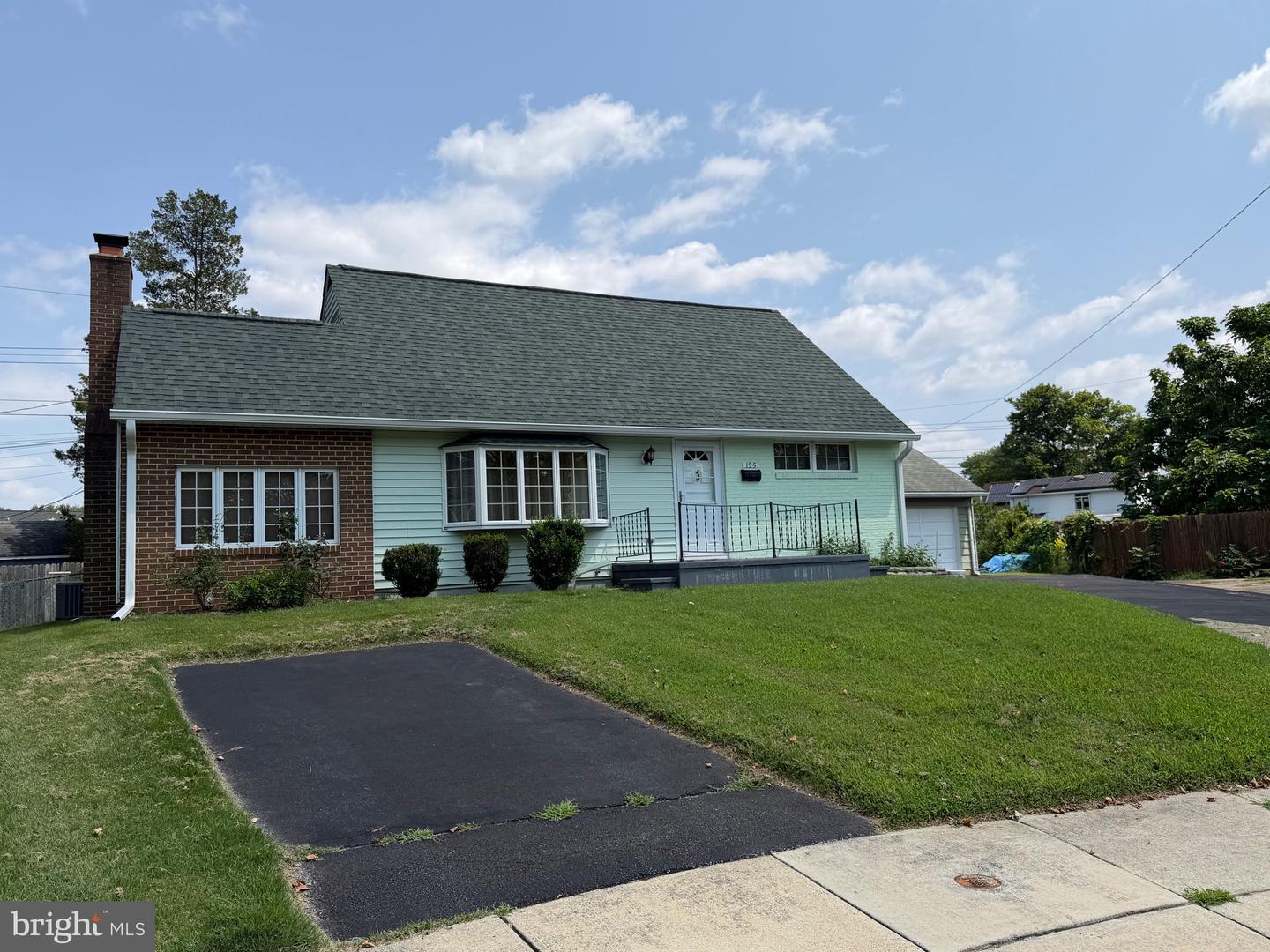 125 Elm Dr — photo