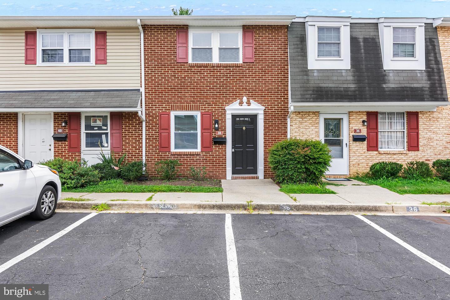 38 Heritage Ct — photo