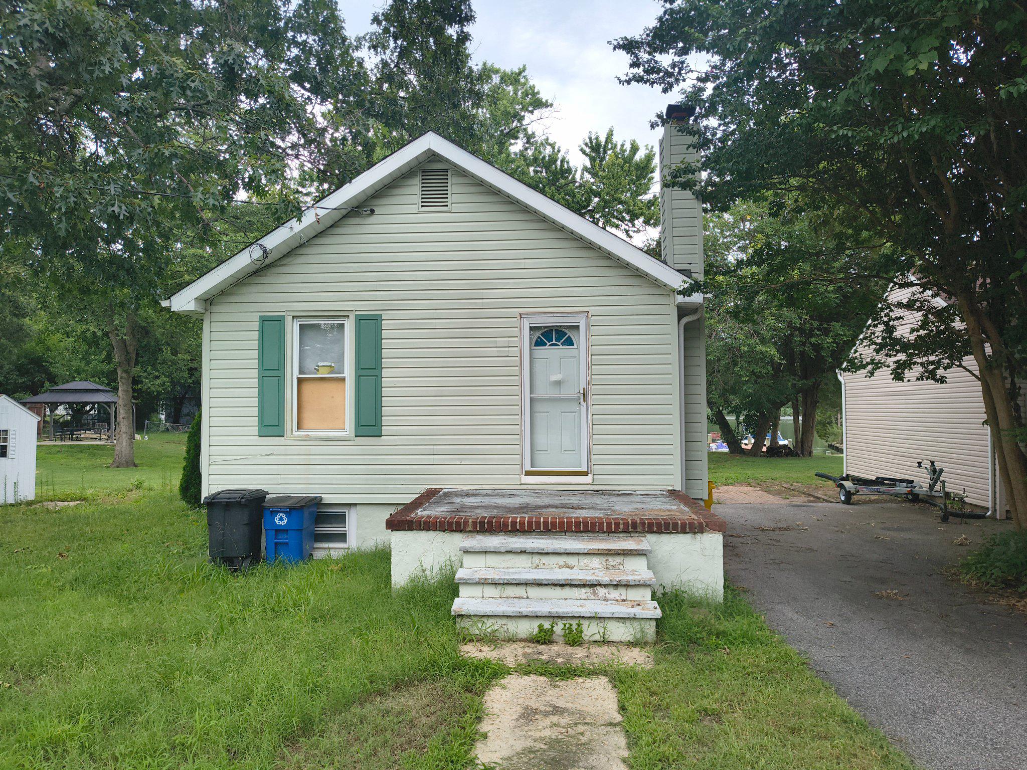 1704 Twickenham Rd — photo