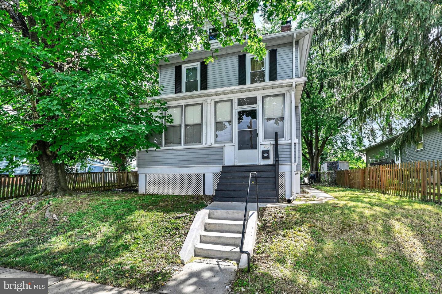 109 W Hilltop Rd — photo