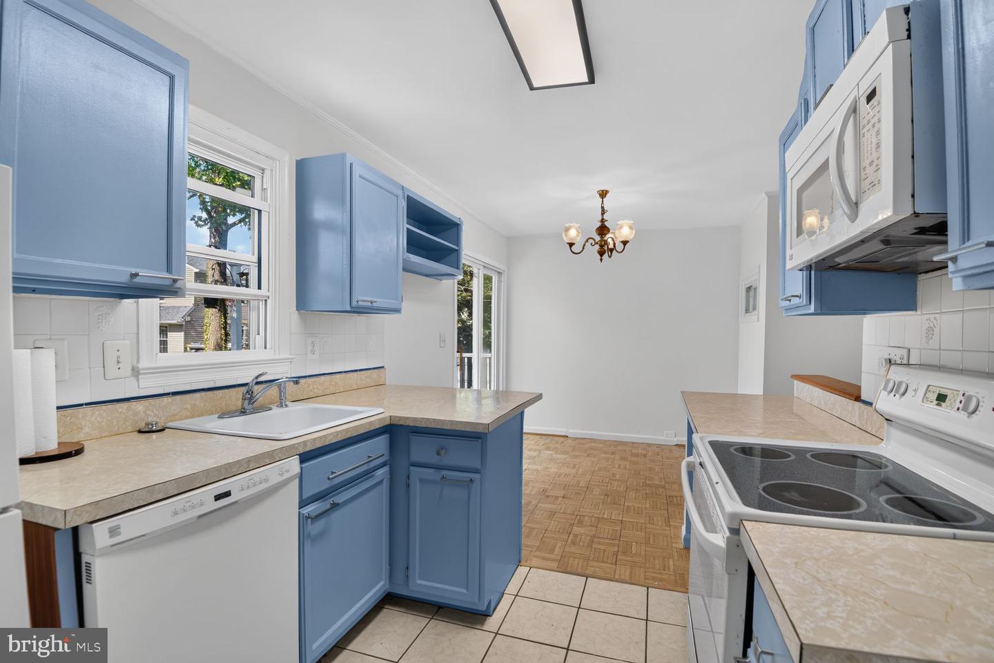 1017 Hyde Park Dr — photo