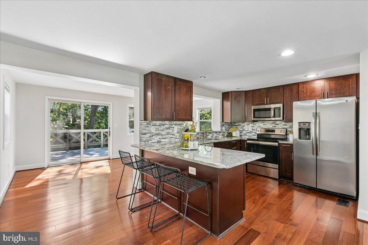 754 Hyde Park Dr — photo