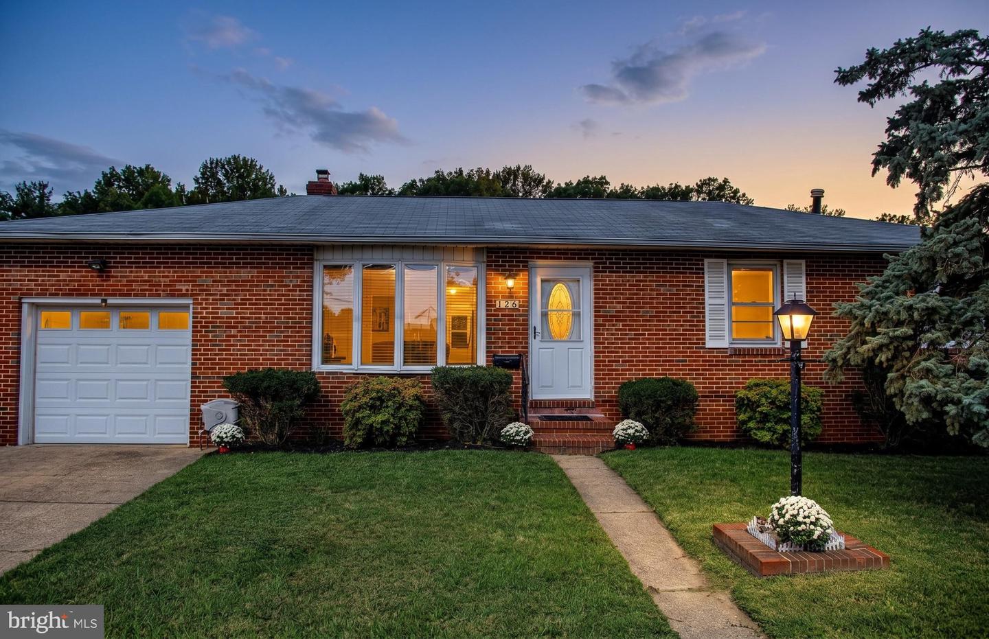 178 Riviera Dr — photo