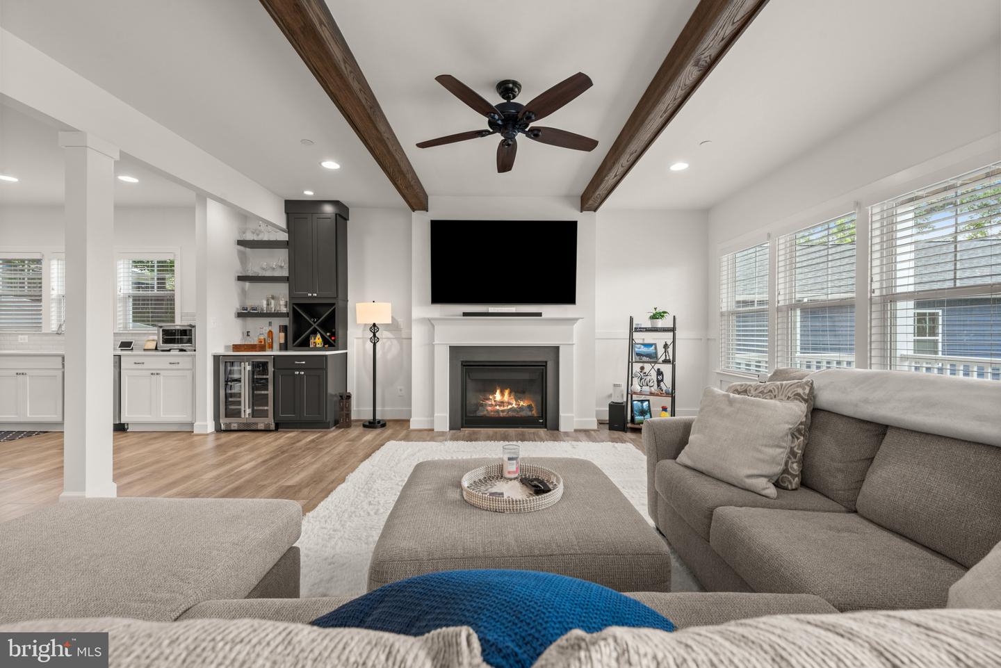 425 Walnut Dr — photo