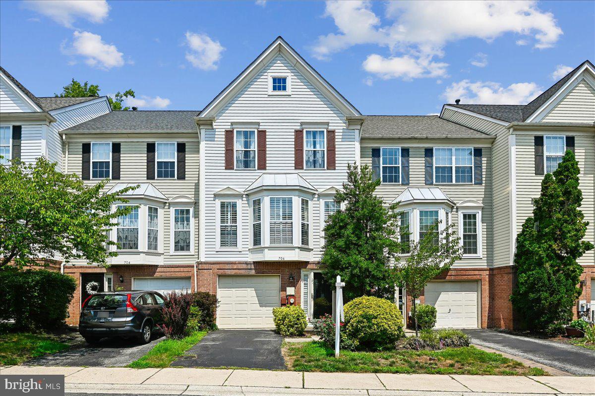 706 Howards Loop — photo