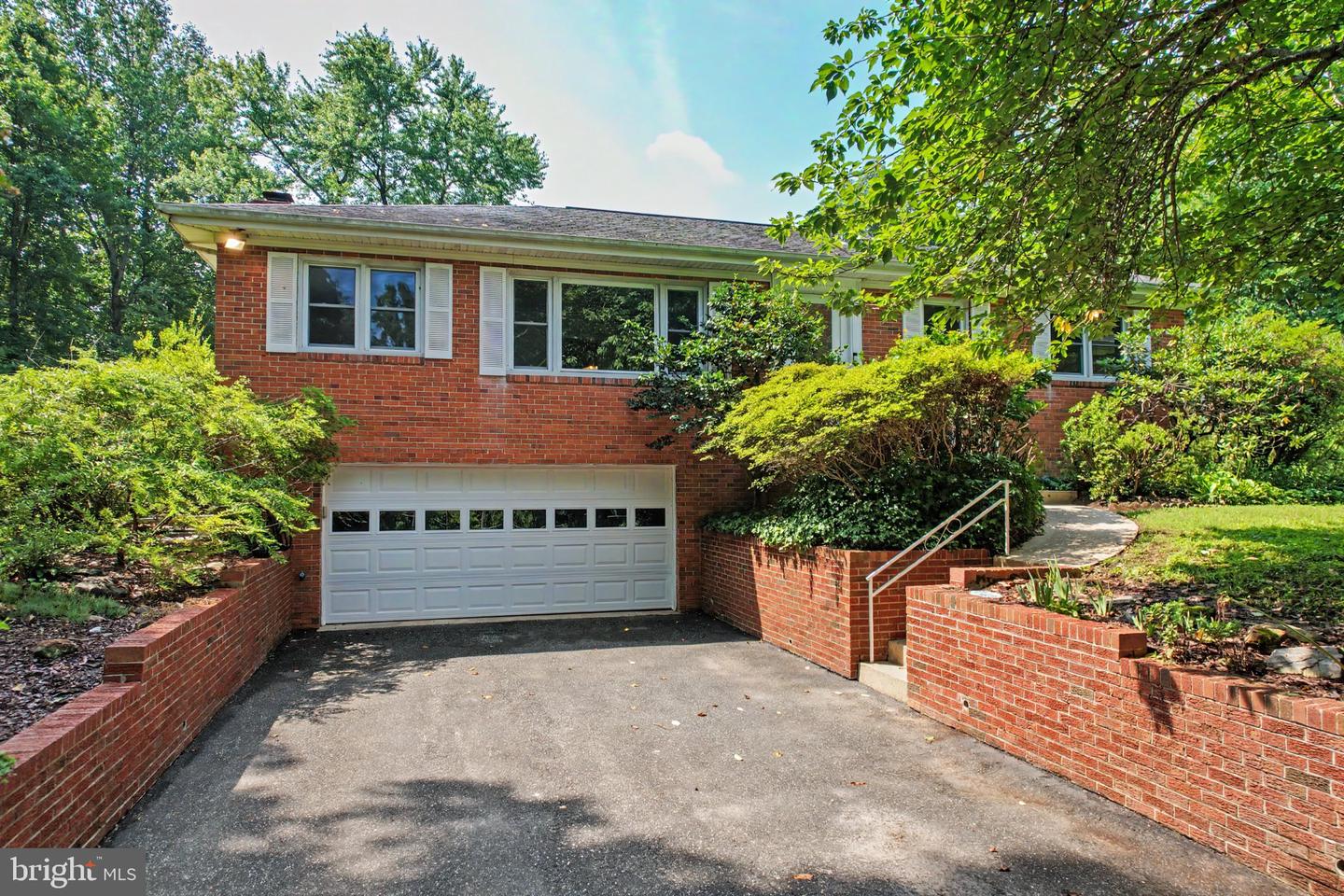6303 Mallard Ln — photo