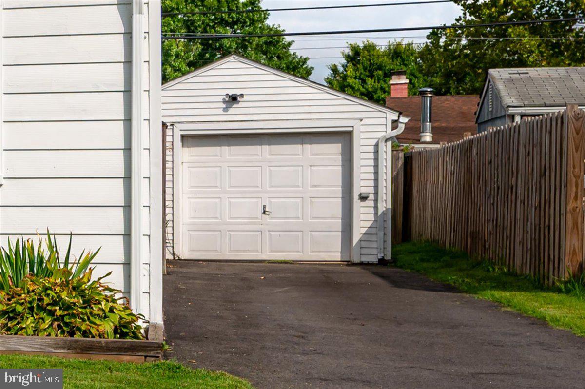 1402 Isted Rd — photo