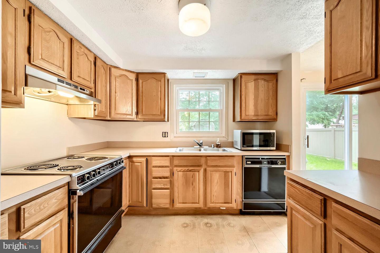 7997 Woodhall Dr — photo