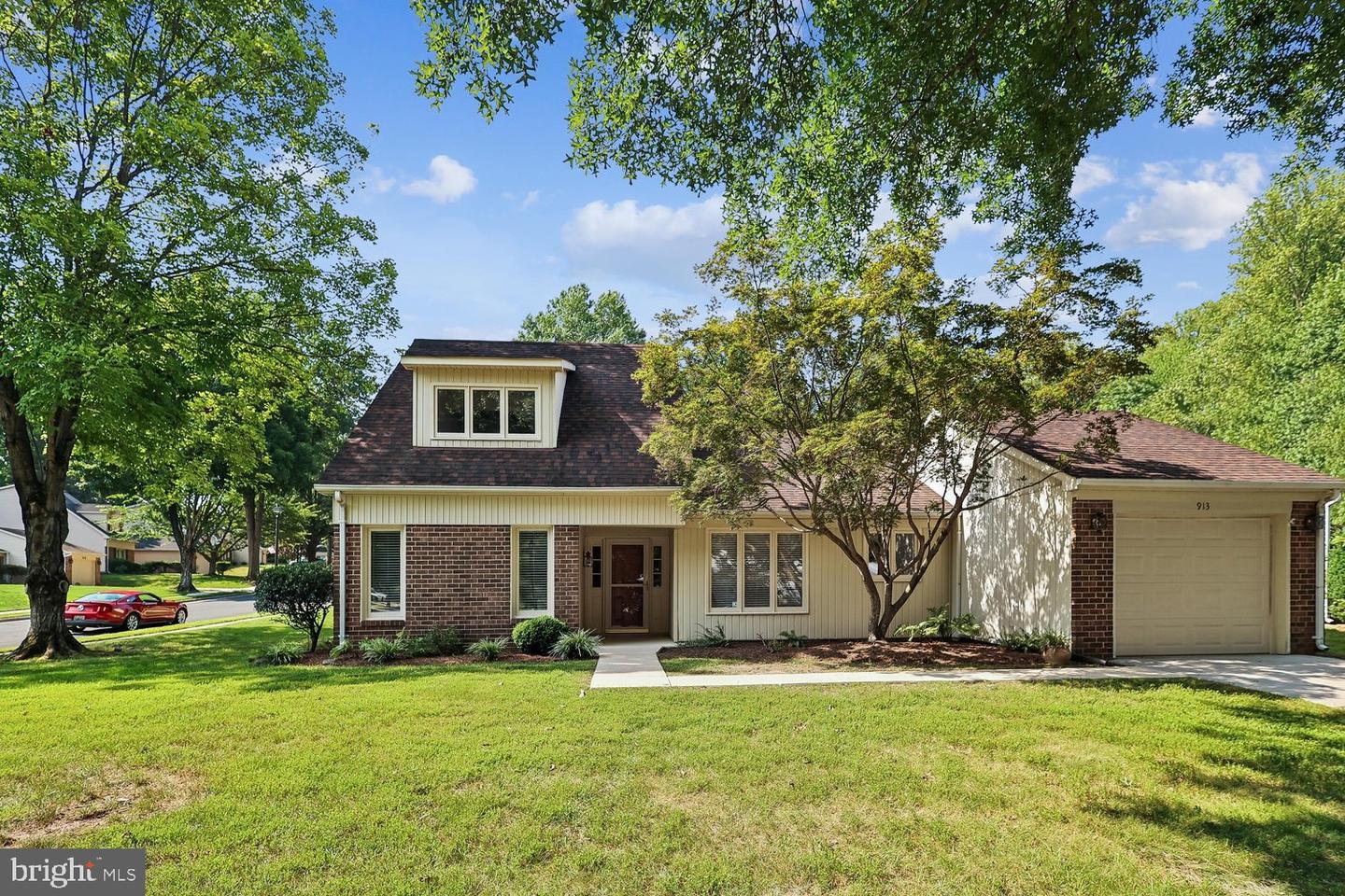 913 Mastline Dr — photo